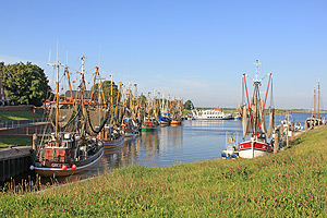 Krabbenkutter im Hafen von Greetsiel