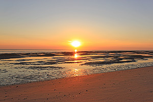 Sonnenuntergang am Rande der Leyhörn bei Greetsiel